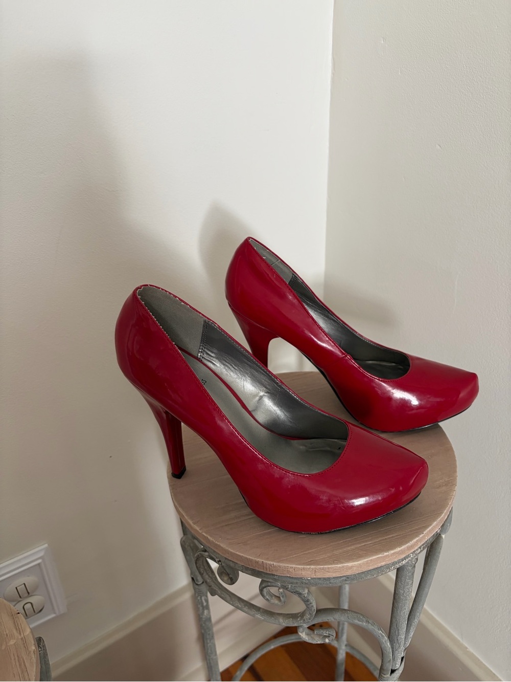 G by Guess Red Patent High Heels Women's Size
8.5 Classic Pumps
